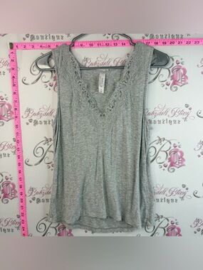Auden tank top lace floral detail Gray Lace-Trim V-Neck Tank Top